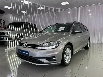 Usado VW Golf VII Business 115 CV (84 kW) 2021 Gris / plata Utilitario