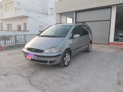 Usado Ford Galaxy Ghia 130 CV (95 kW) 2004 Gris / plata Monovolumen