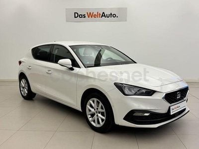Usado Seat Leon Style 110 CV (80 kW) 2024 Blanco Berlina