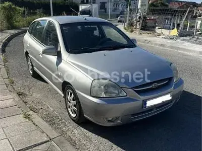 Usado Kia Rio 97 CV (71 kW) 2005 Gris / plata Berlina
