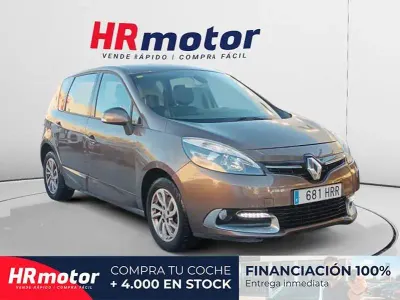 Usado Renault Scénic III Dynamique 110 CV (80 kW) 2013 Marrón Monovolumen