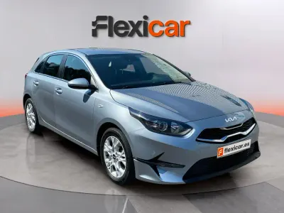 Usado Kia Ceed 136 CV (100 kW) 2023 Gris Utilitario