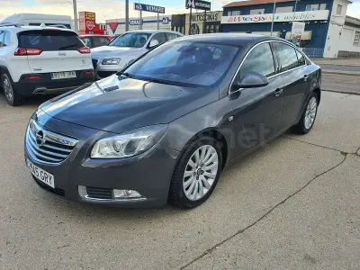 Usado Opel Insignia Cosmo 130 CV (95 kW) 2009 Gris / plata Berlina