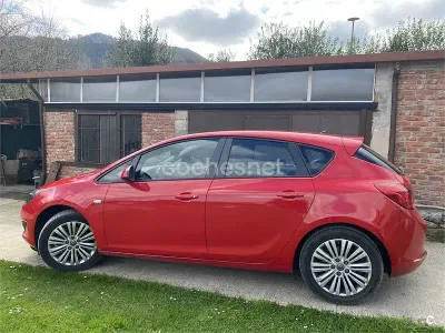 Usado Opel Astra Selective 110 CV (80 kW) 2015 Rojo Berlina