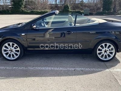 Usado Ford Focus Cabriolet Trend 136 CV (100 kW) 2008 Negro Descapotable