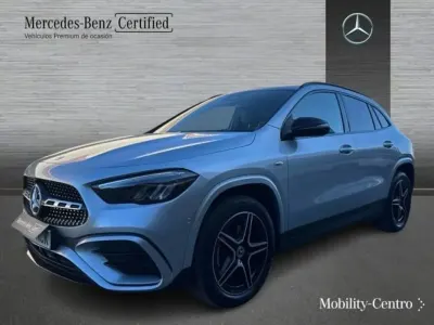 Usado Mercedes GLA250 AMG line 163 CV (119 kW) 2025 Plata iridio metalizada SUV