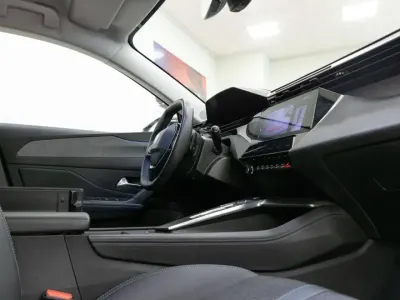 Usado Peugeot 308 GT 130 CV (95 kW) 2023 Verde Berlina