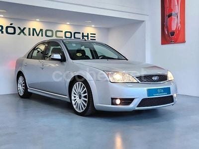 Gris / plata Usado 2002 Ford Mondeo ST Berlina | 8990 €