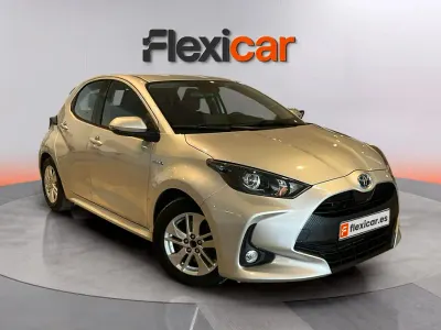 Usado Toyota Yaris Hybrid Business Edition 116 CV (85 kW) 2021 Gris Berlina