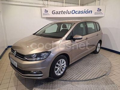 Beige Usado 2017 VW Touran Advance Monovolumen | 16.899 € (Buen precio)