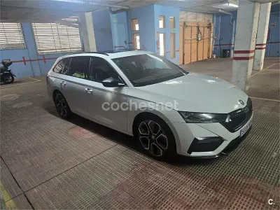 Usado Skoda Octavia RS 245 CV (180 kW) 2023 Blanco Familiar