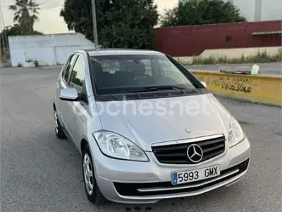 Usado Mercedes A180 Avantgarde 109 CV (80 kW) 2009 Gris / plata Monovolumen