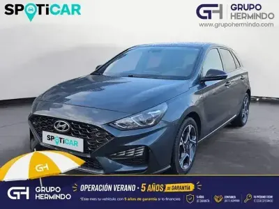 Usado Hyundai i30 N Line 120 CV (88 kW) 2023 Gris / plata Berlina