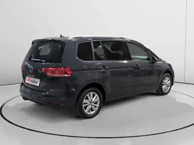 Usado VW Touran Advance 150 CV (110 kW) 2023 Gris / plata Monovolumen
