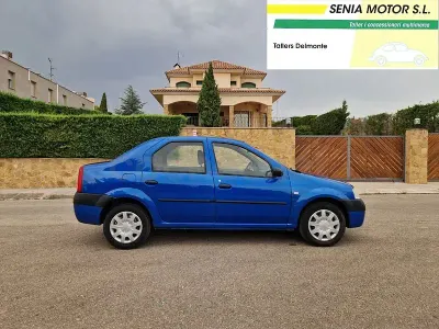 Usado Dacia Logan Lauréate 75 CV (55 kW) 2007 Azul Berlina
