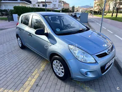 Usado Hyundai i20 Comfort 78 CV (57 kW) 2010 Azul Utilitario