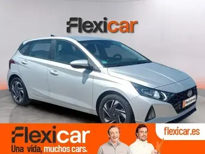 Usado Hyundai i20 100 CV (73 kW) 2023 Gris Utilitario
