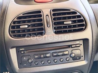 Usado Peugeot 206 138 CV (101 kW) 2003 Negro Descapotable