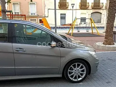 Usado Mercedes B200 136 CV (100 kW) 2005 Gris / plata Monovolumen