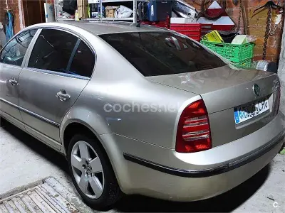 Usado Skoda Superb Elegance 130 CV (95 kW) 2003 Beige Berlina