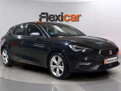 Usado Seat Leon FR 116 CV (85 kW) 2025 Negro Berlina