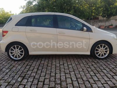 Mercedes B200