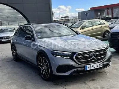 Usado Mercedes E300 313 CV (230 kW) 2024 Gris / plata Familiar