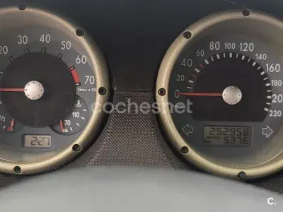 Usado VW Polo Highline 75 CV (55 kW) 2001 Gris / plata Berlina