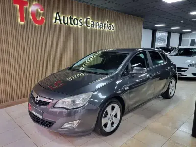 Usado Opel Astra Enjoy 115 CV (84 kW) 2010 Gris / plata Berlina