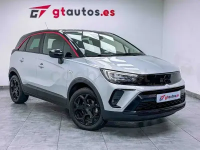 Usado Opel Crossland 110 CV (80 kW) 2023 Gris / plata SUV