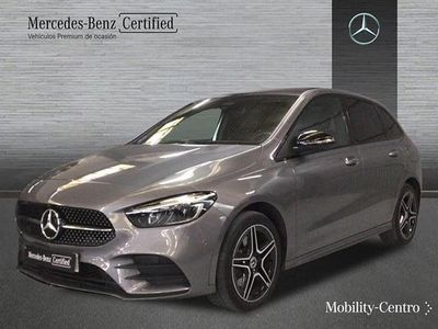 Mountaingrau met. Usado 2023 Mercedes B250 AMG line Monovolumen | 37.900 €