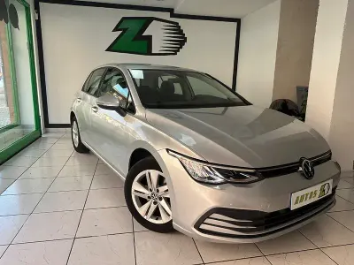 Usado VW Golf VIII Life 110 CV (80 kW) 2022 Gris / plata Berlina