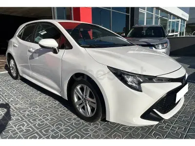 Używany Toyota Corolla Active 122 KM (89 kW) 2021 Biały Hatchback