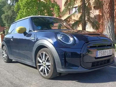 Usado Mini Cooper SE 135 kW (184 CV) 2022 Azul Utilitario