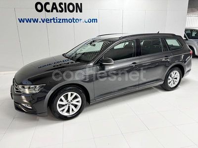 Usado VW Passat 122 CV (89 kW) 2021 Gris / plata Familiar