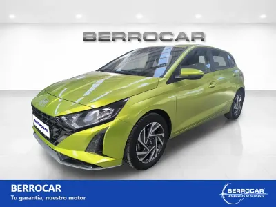 Usado Hyundai i20 100 CV (73 kW) 2024 Verde Utilitario