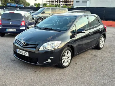 Usado Toyota Auris Active 132 CV (97 kW) 2011 Negro Utilitario