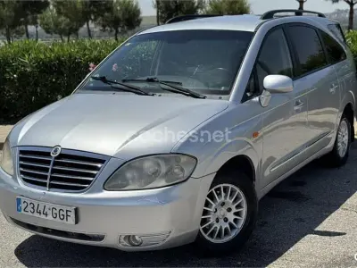 Usado SsangYong Rodius Limited 165 CV (121 kW) 2008 Gris / plata Monovolumen