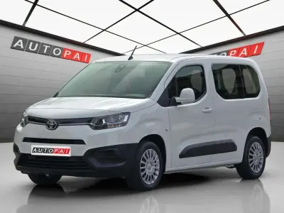 Usado Toyota Proace City City 102 CV (75 kW) 2022 Blanco Monovolumen
