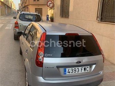 Gris / plata Usado 2007 Ford Fiesta Ambiente Berlina | 2400 € (Precio justo)