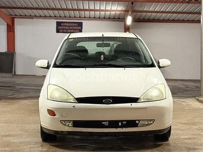 Usado Ford Focus Trend 115 CV (84 kW) 2001 Blanco Berlina