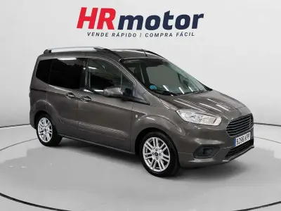 Usado Ford Tourneo Courier Titanium 102 CV (75 kW) 2018 Gris Monovolumen