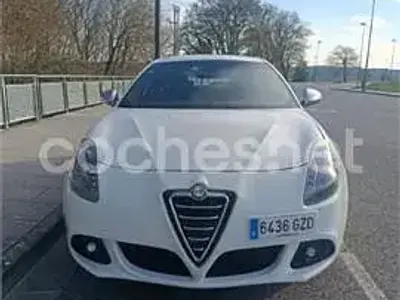 Usado Alfa Romeo Giulietta Distinctive 170 CV (125 kW) 2010 Blanco Utilitario