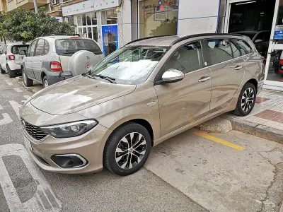 Usado Fiat Tipo Mirror 95 CV (69 kW) 2019 Beige Familiar