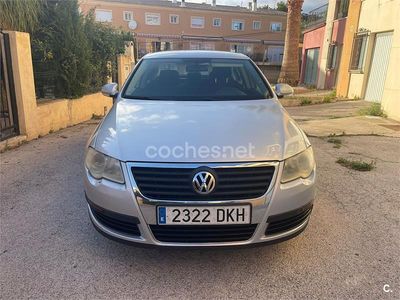 Gris / plata Usado 2005 VW Passat Trendline Berlina | 3300 € (Precio justo)