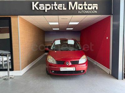 Begagnad Renault Scénic II Dynamique 135 HK (99 kW) 2006 Röd Minibuss