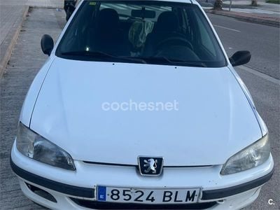 Usado Peugeot 106 58 CV (42 kW) 2001 Blanco Utilitario