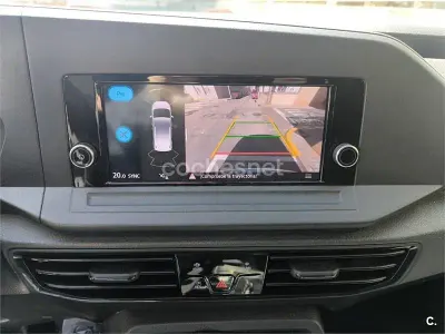 Usado VW Caddy 102 CV (75 kW) 2024 Gris / plata Monovolumen