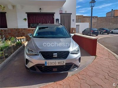 Usado Seat Arona Style 110 CV (80 kW) 2023 Gris / plata SUV