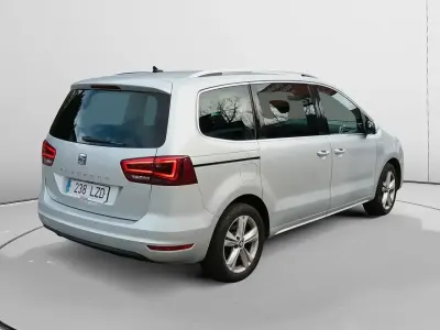 Usado Seat Alhambra XCELLENCE 150 CV (110 kW) 2022 Gris Monovolumen